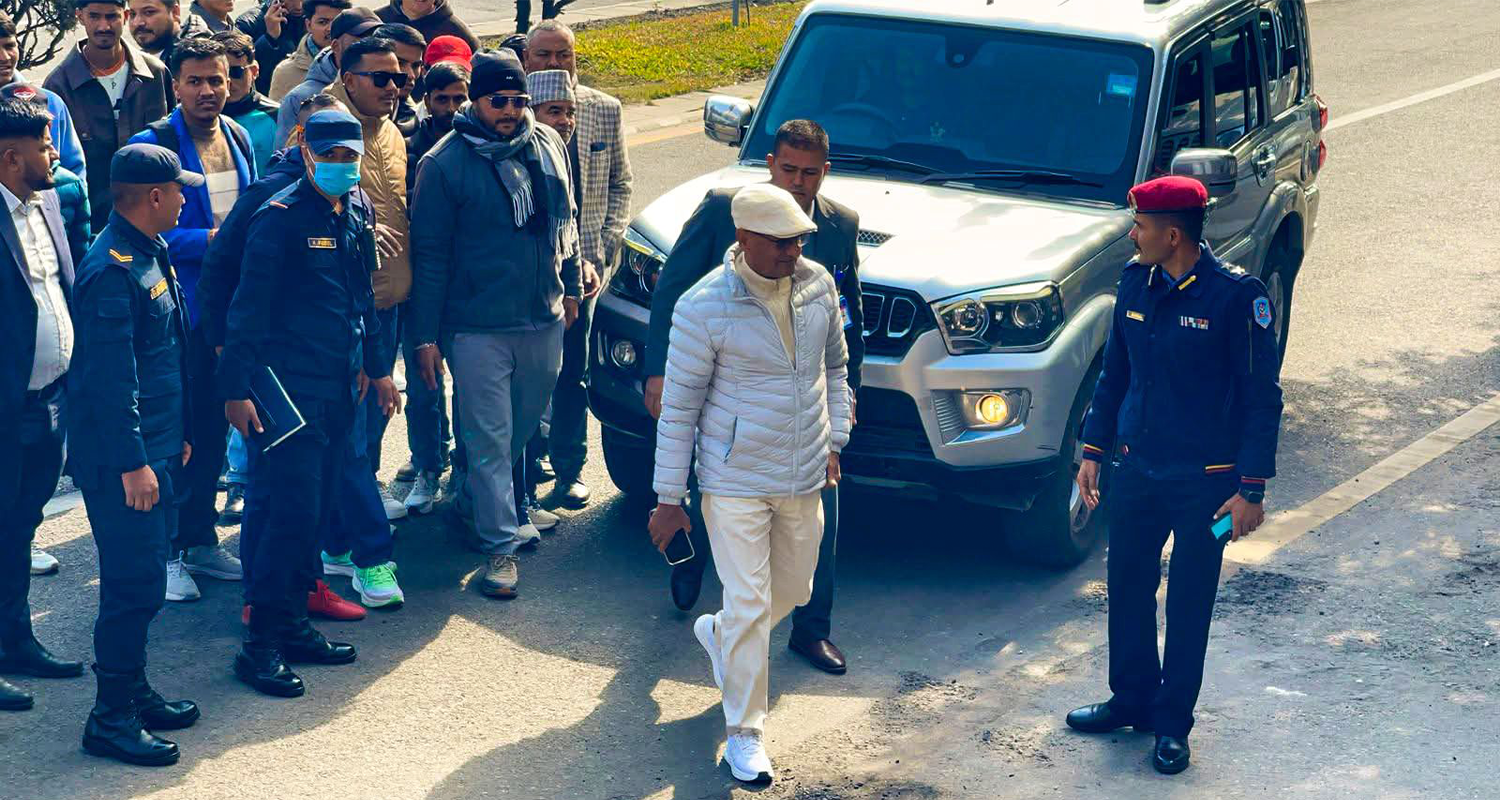 बयानका लागि जाँचबुझ आयोग पुगे तत्कालीन गृहमन्त्री लेखक