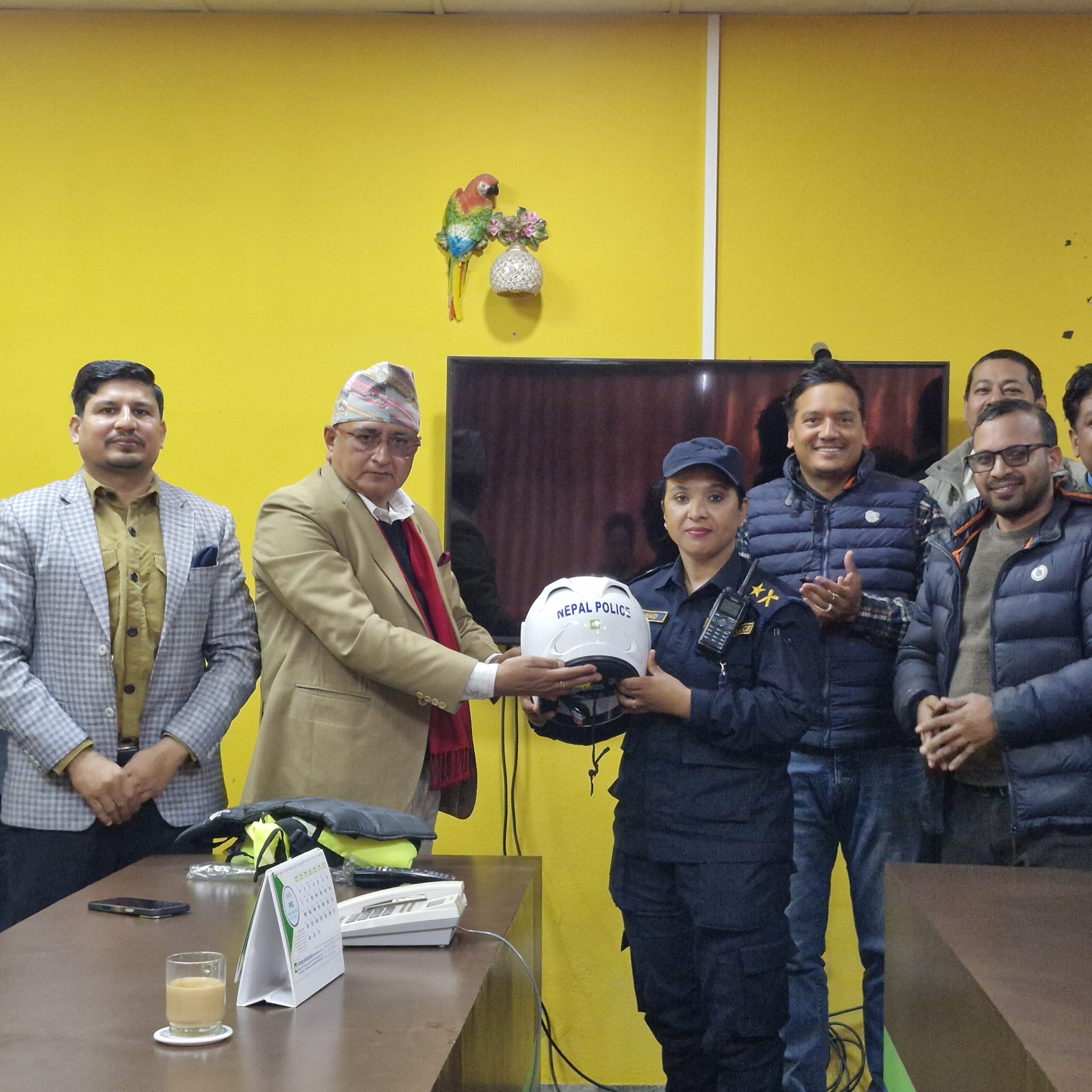 प्रहरीलाई मेरोमाइक्रोफाइनान्सको सहयोग