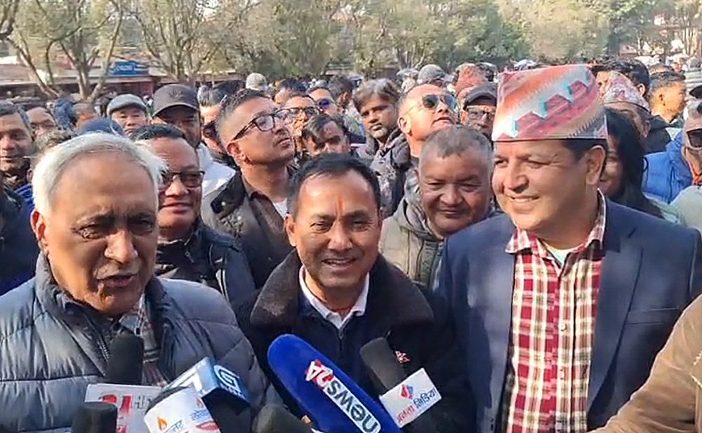 चन्द्र भण्डारी र डा. सुनिल शर्मालाई लिएर विशेष महाधिवेशन स्थल पुगे महामन्त्री शर्मा