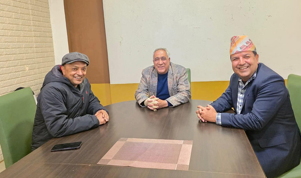 चन्द्र भण्डारी र सुनिल शर्मासँग गगन थापाको छलफल