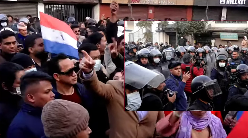 निर्वाचन आयोग बाहिर देउवा – गगन पक्षको नाराबाजी