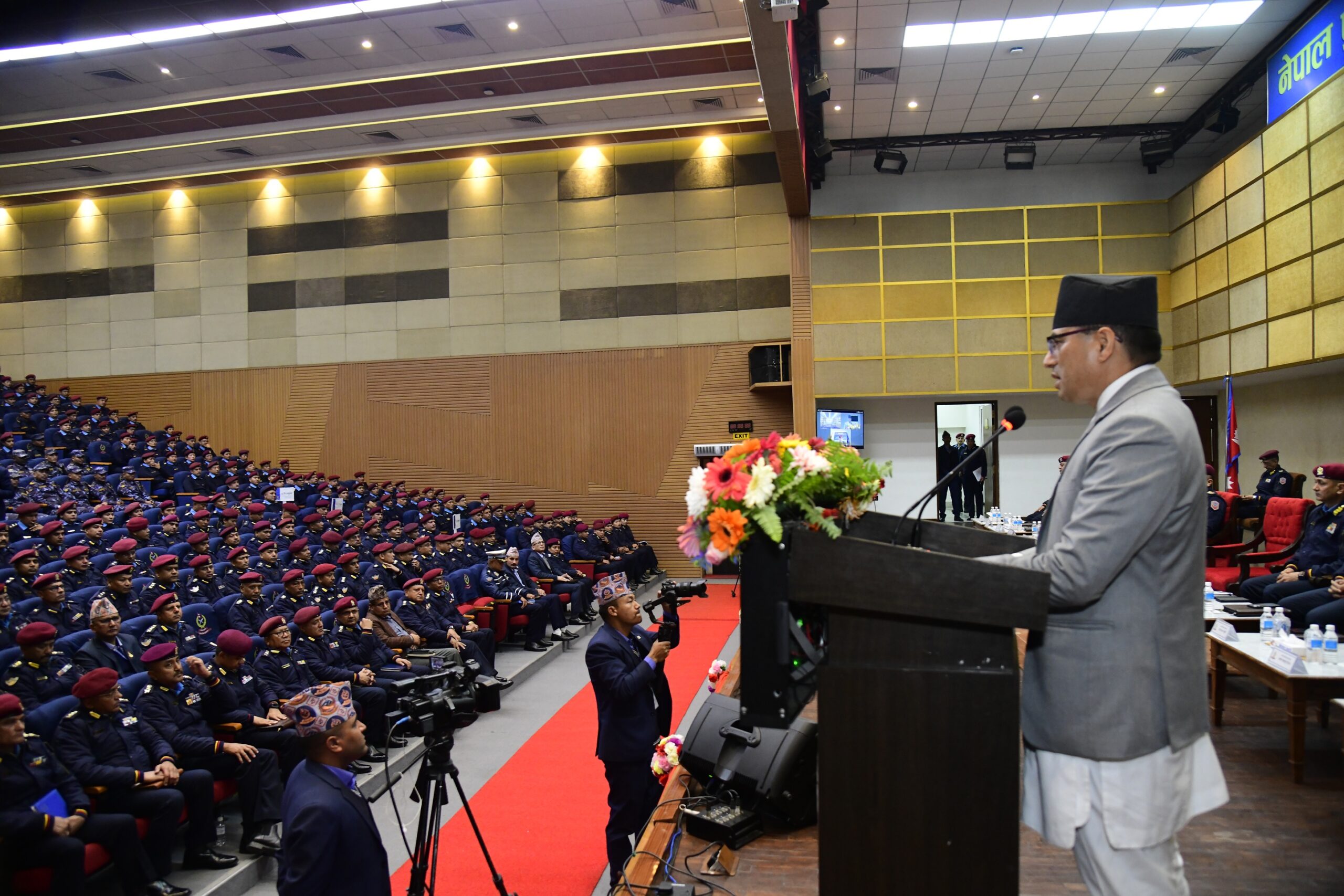 गृहसचिव राजकुमार श्रेष्ठद्धारा  नेपाल प्रहरी प्रधान कार्यालयको निरीक्षण