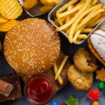 बाल मोटोपन नियन्त्रणका लागि जंक फूड विज्ञापनमा कडाइ