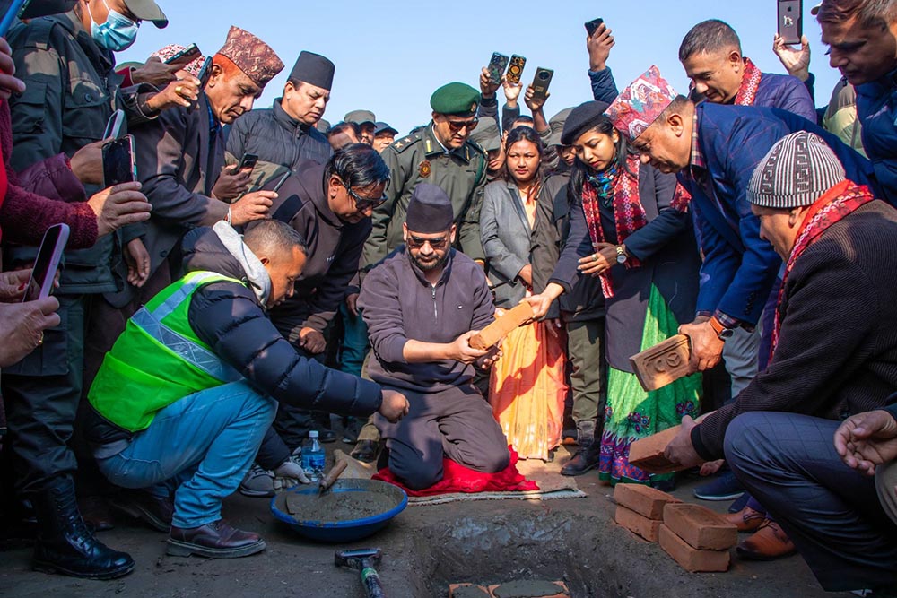 बालेन र सुनिताले गरे काठमाडौँ महानगर-३२ को वडा प्रशासकीय भवनको शिलान्यास