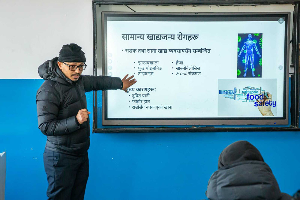 काठमाडौँ महानगरमा २०६९ व्यवसायीले लिए खाद्य स्वच्छता तालिम