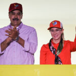 मादुरो र उनकी श्रीमतीलाई न्यूयोर्क पुर्याइयो