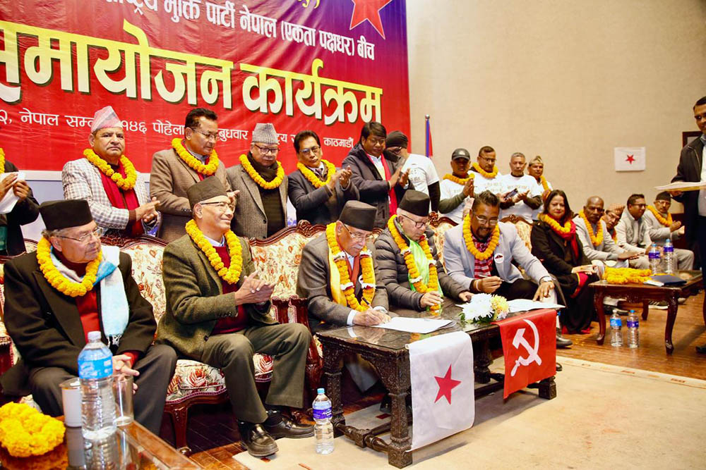 सुमन सायमी नेपाली कम्युनिष्ट पार्टीमा प्रवेश, प्रचण्डले गरे स्वागत