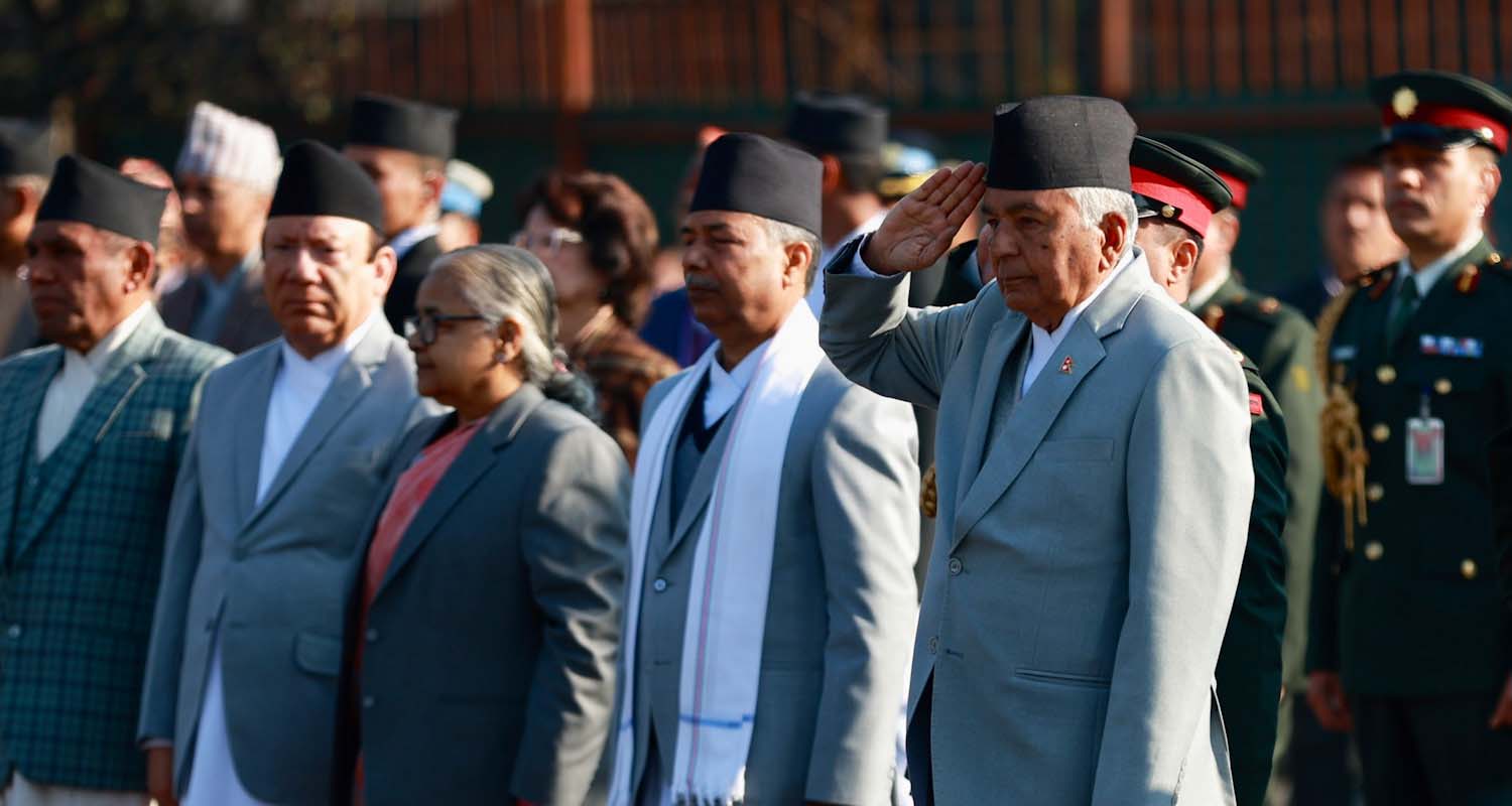 पृथ्वीनारायण शाहको शालिकमा माल्यार्पण गर्न एकसाथ पुगे राष्ट्रपति, उपराष्ट्रपति र प्रधानमन्त्री