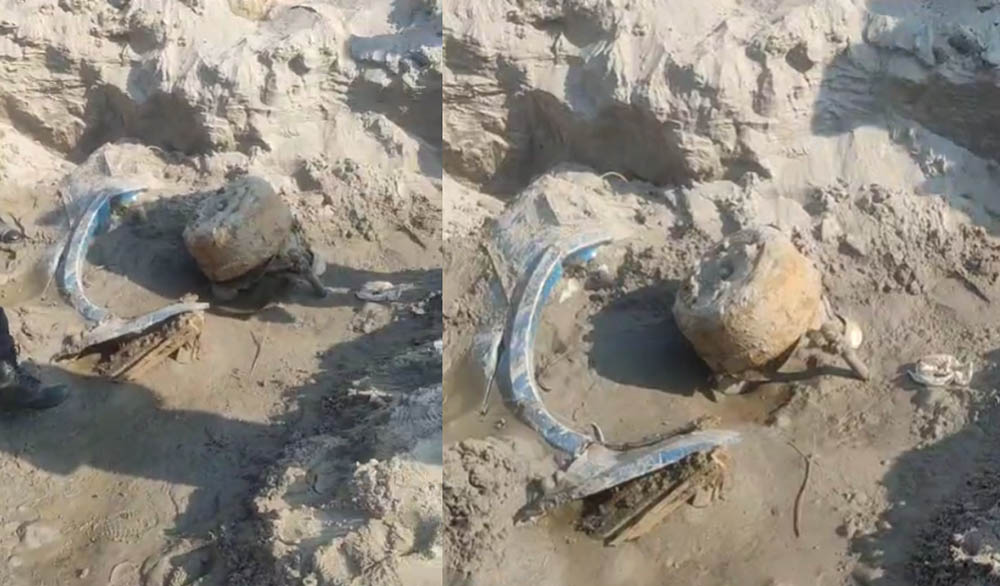 सिमलताल नजिकै बसको टुक्रा भेटियो, गत वर्ष हराएको डिलक्स बस भएको आशंका