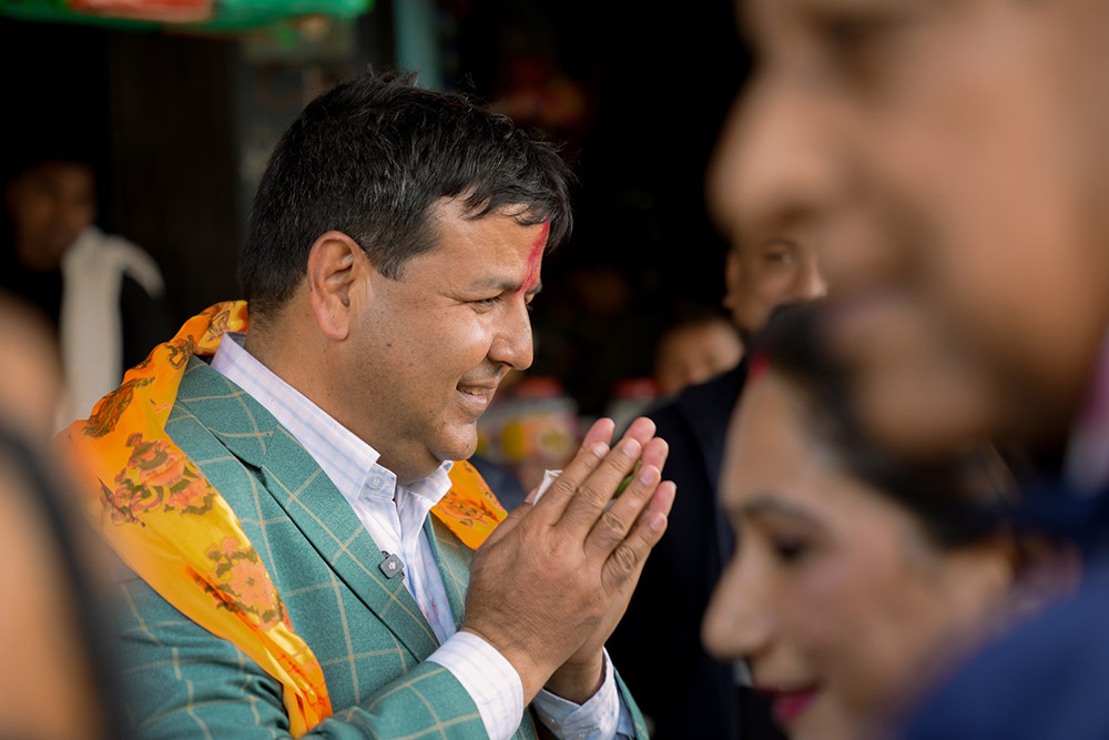 काँग्रेस नेता सुनिल शर्माविरुद्ध आयोगमा उजुरी, पैसा बाँडेको आरोप