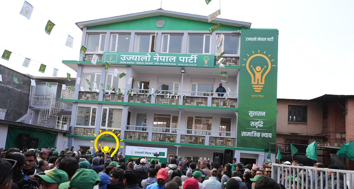 उज्यालो नेपाल पार्टी छुट्टै बन्दसूची बोकेर निर्वाचन आयोग पुग्यो