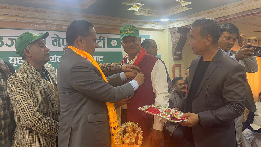 जनमतका केन्द्रीय नेता सिंहसहित नेता–कार्यकर्ता उज्यालो नेपाल पार्टीमा प्रवेश