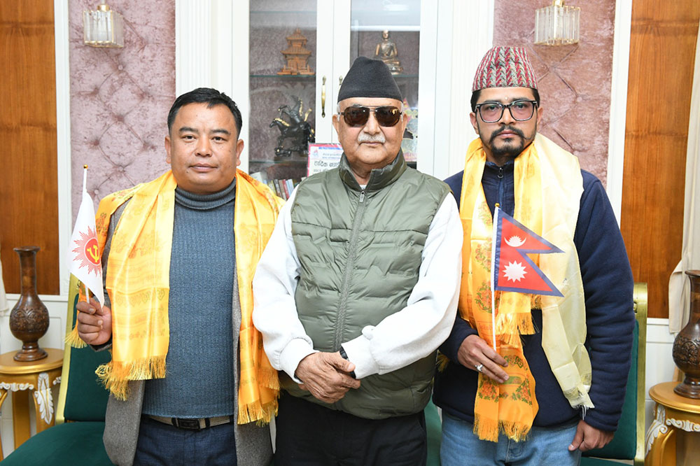 तत्कालीन माओवादी केन्द्र काठमाडौं महानगर कमिटीका अध्यक्ष एमालेमा प्रवेश