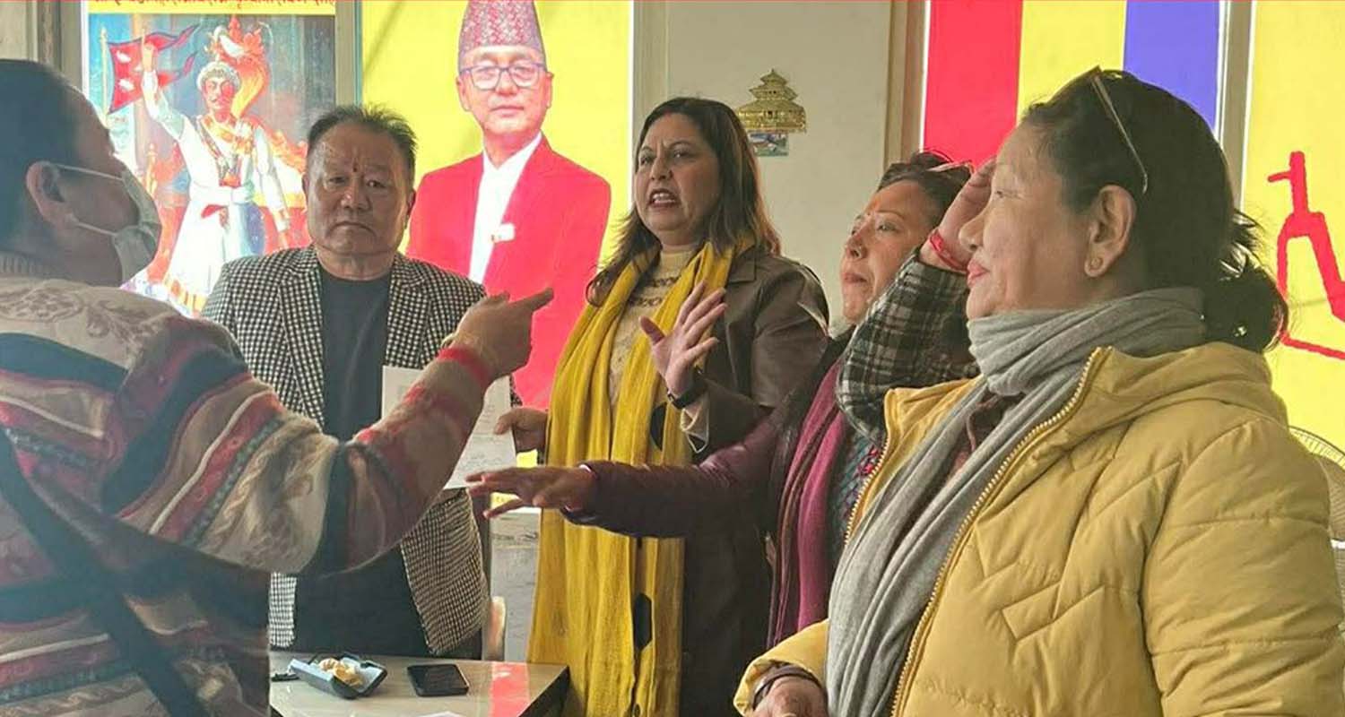 बन्दसूची सच्याउन माग गर्दै राप्रपाका असन्तुष्ट महिलाको ज्ञापनपत्र