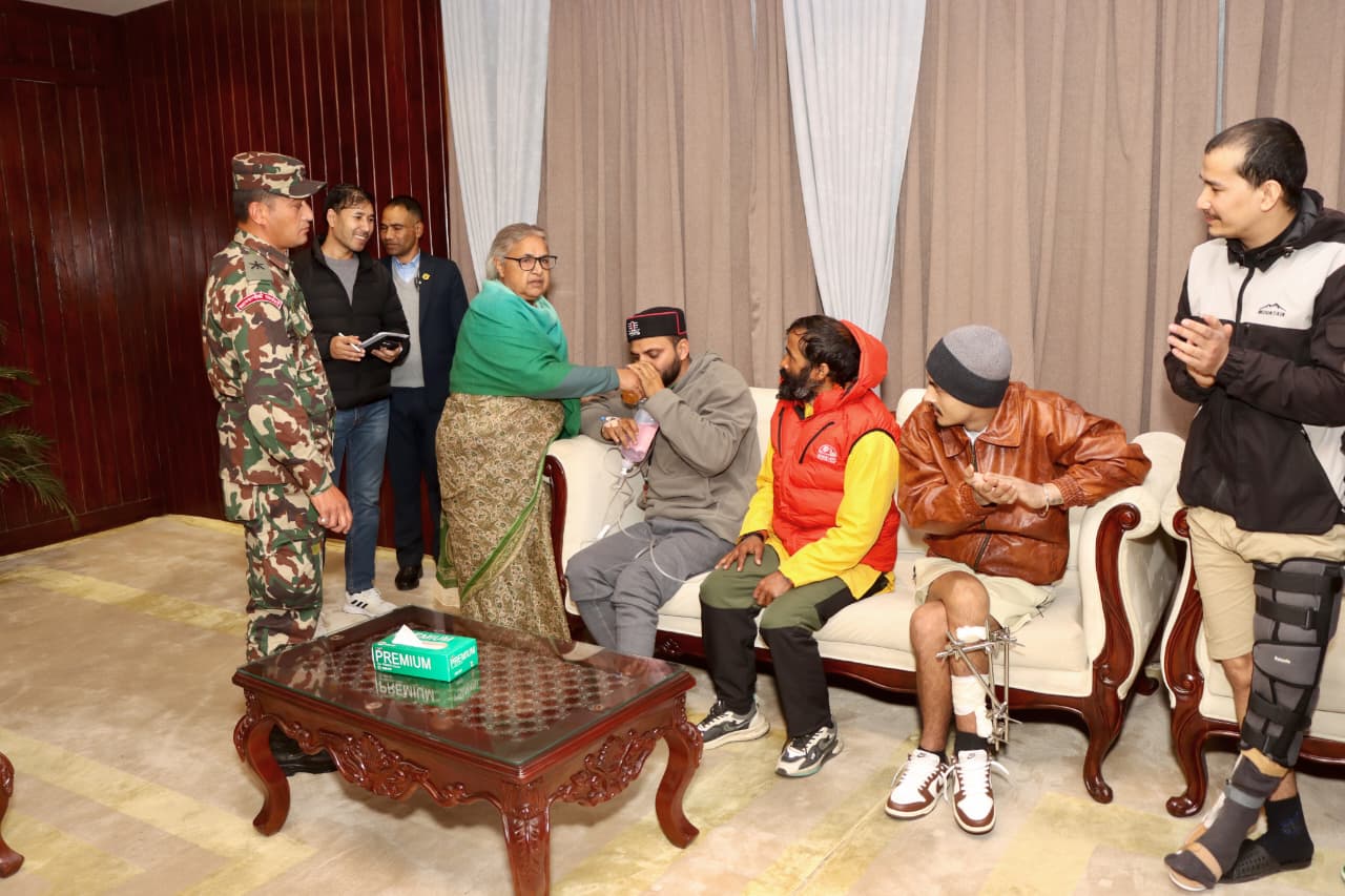 सरकारसँग डा. निकोलस भुसाल र हरिश विष्टको ६ बुँदे सहमति, अनसन तोडियो