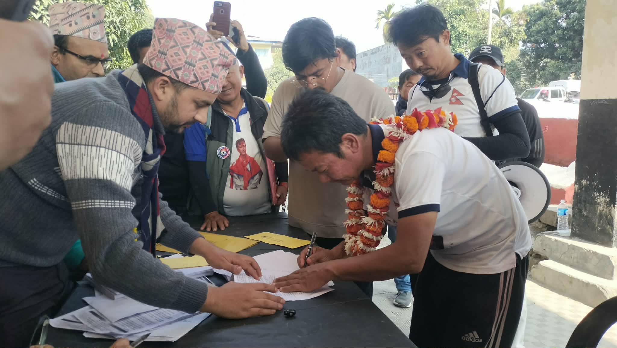 हर्क साम्पाङले सुनसरी–१ बाट गराए मनोनयन दर्ता