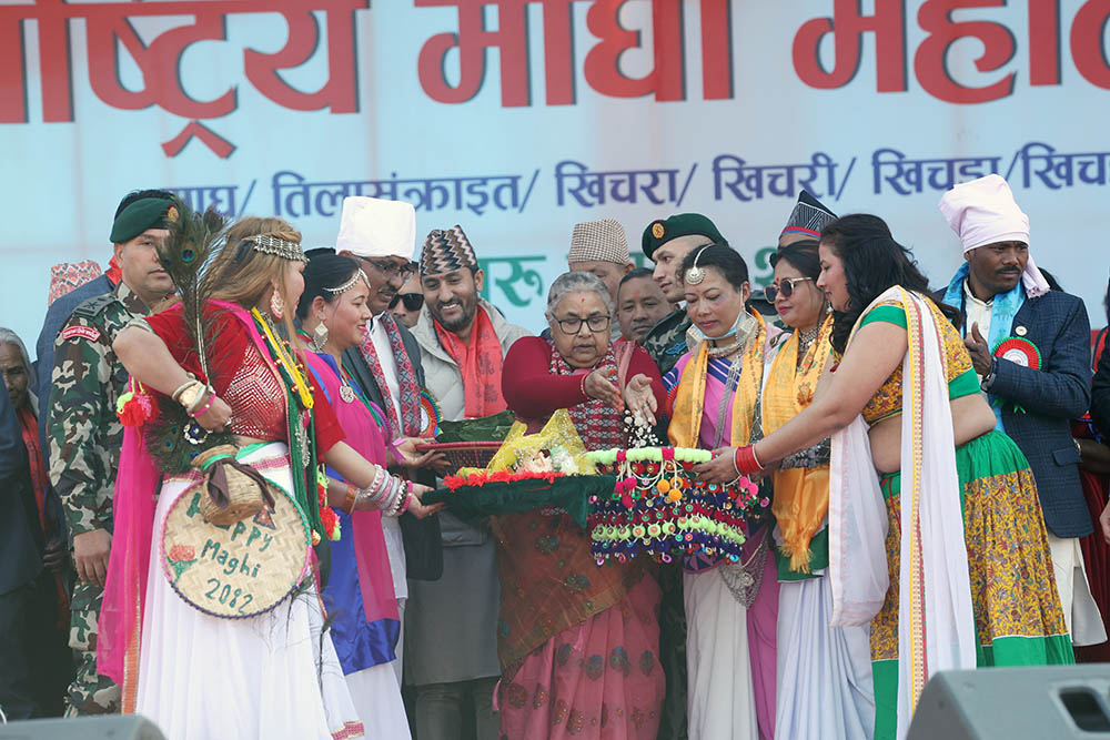 प्रधानमन्त्री कार्की थारू राष्ट्रिय माघी महोत्सवमा सहभागी