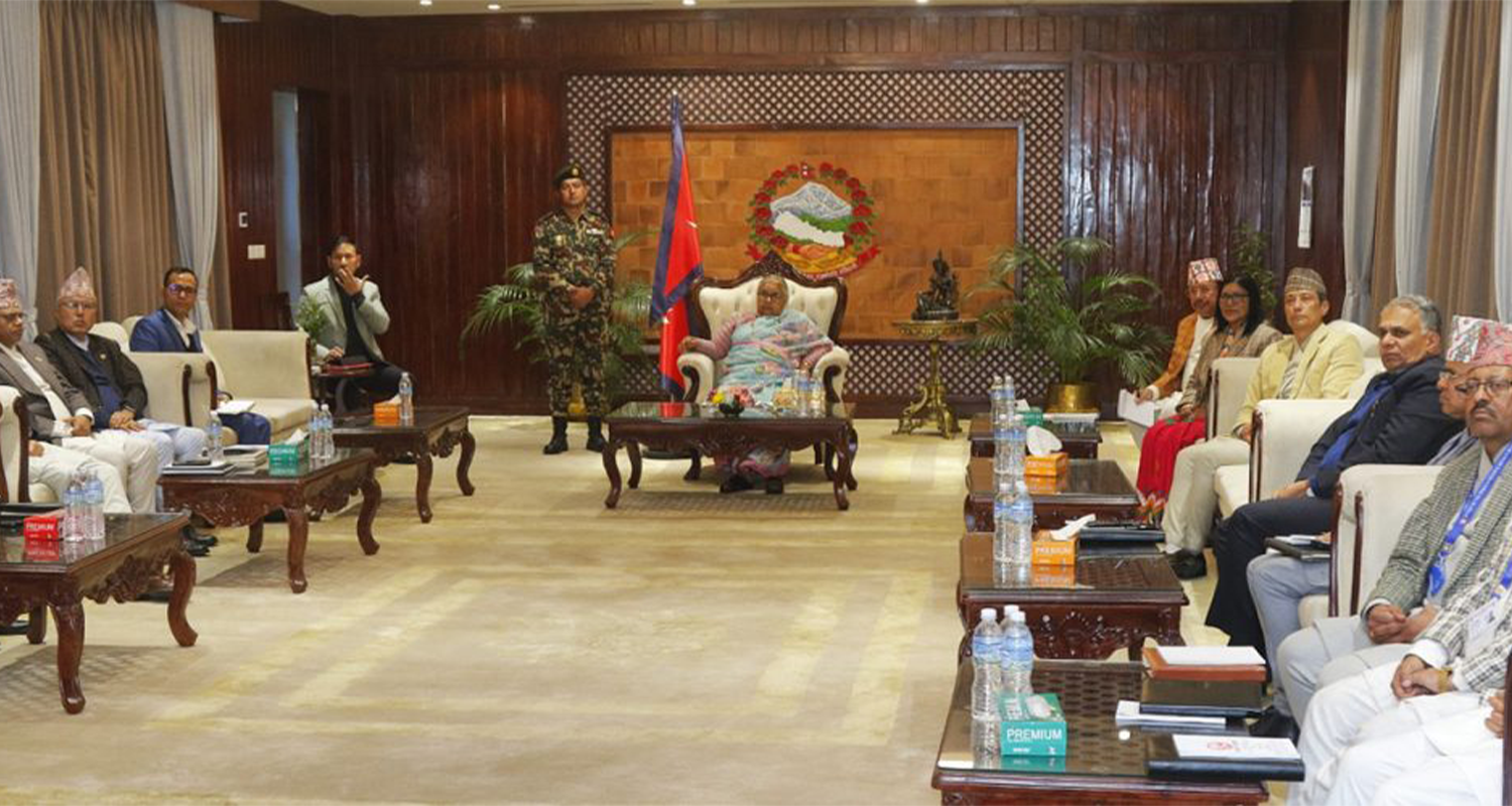 बालुवाटारमा प्रधानमन्त्री र आयोगका पदाधिकारीबीच छलफल