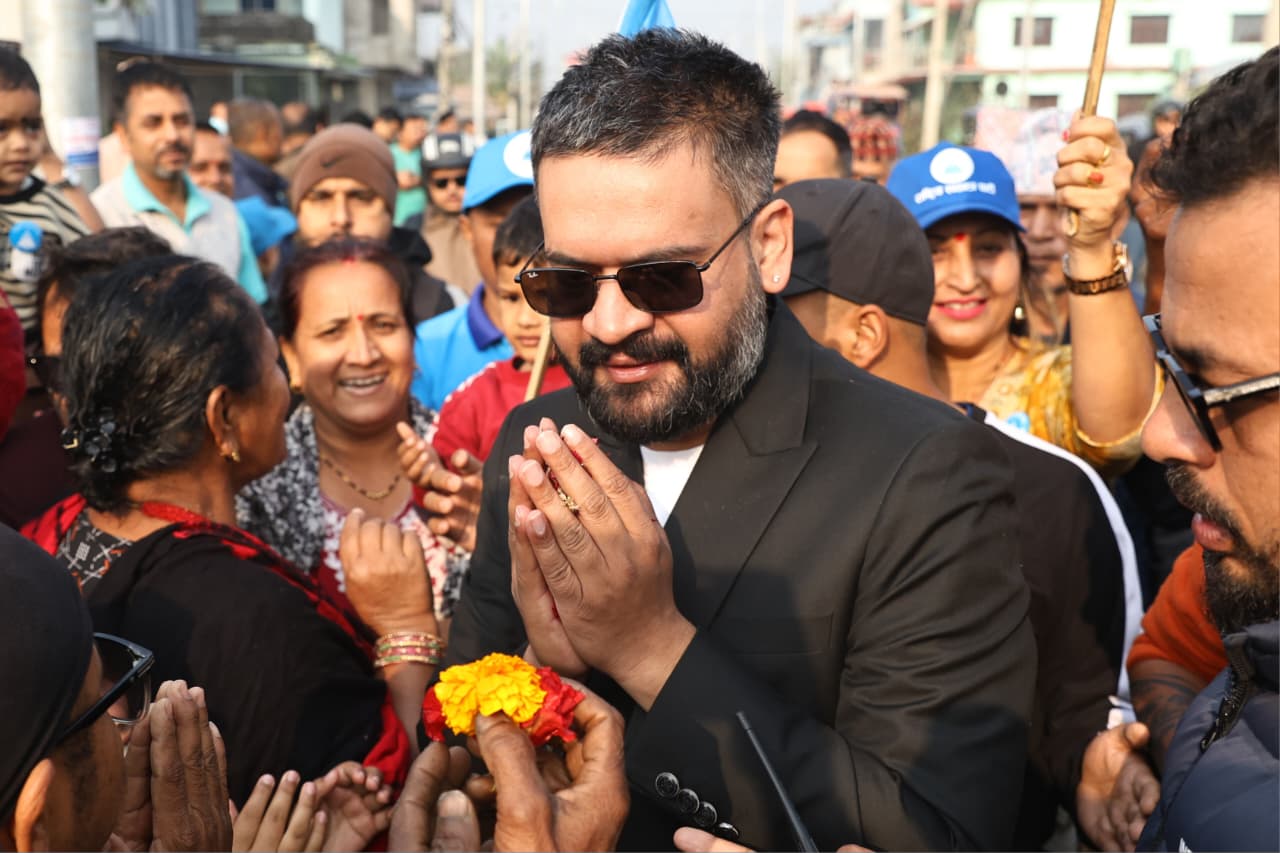 झापा–५ मा घरदैलोमा व्यस्त बालेन