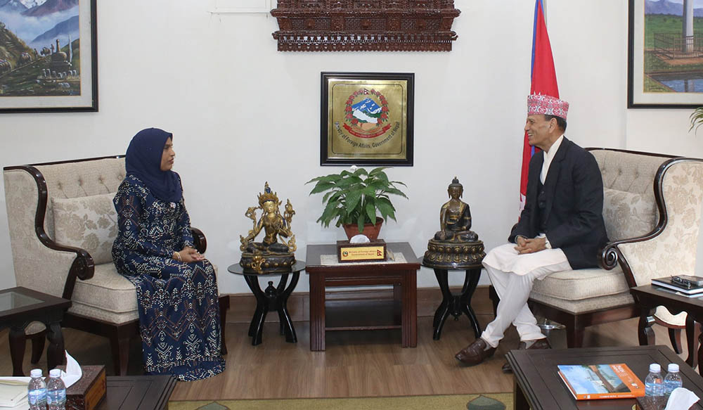 परराष्ट्रमन्त्री शर्मासँग माल्दिभ्सकी राजदूत अजीमाको शिष्टाचार भेटवार्ता