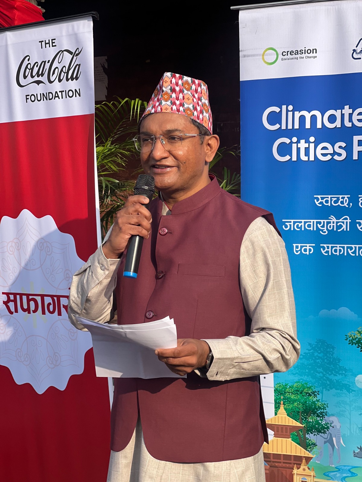 पशुपतिनाथ परिसरमा ‘सफा गरौं’ पहल सुरु: कोका–कोला र क्रिएसनको साझेदारी