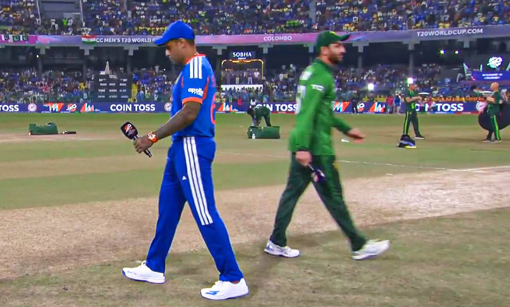 पाकिस्तानले टस जित्यो, भारतले पहिला ब्याटिंग गर्दै