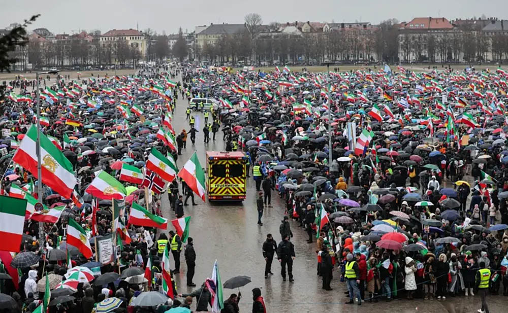 जर्मनीमा इरानी सरकारविरुद्ध विशाल प्रदर्शन
