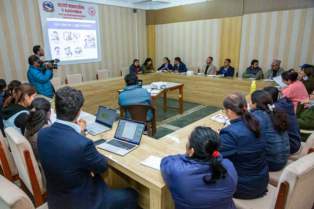 सामुदायिक विद्यालयमा साना डाक्टर कार्यक्रम सञ्चालन गर्दै काठमाडौं महानगर