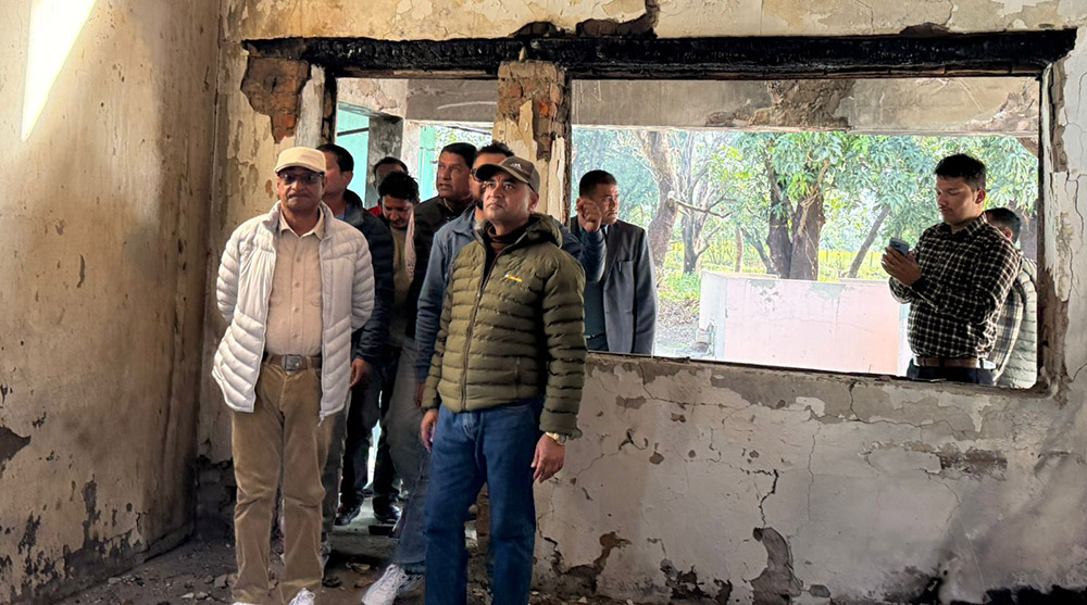 जेनजी आन्दोलन पछि लेखक पहिलो पटक पुगे जलेको पुर्खौली घर