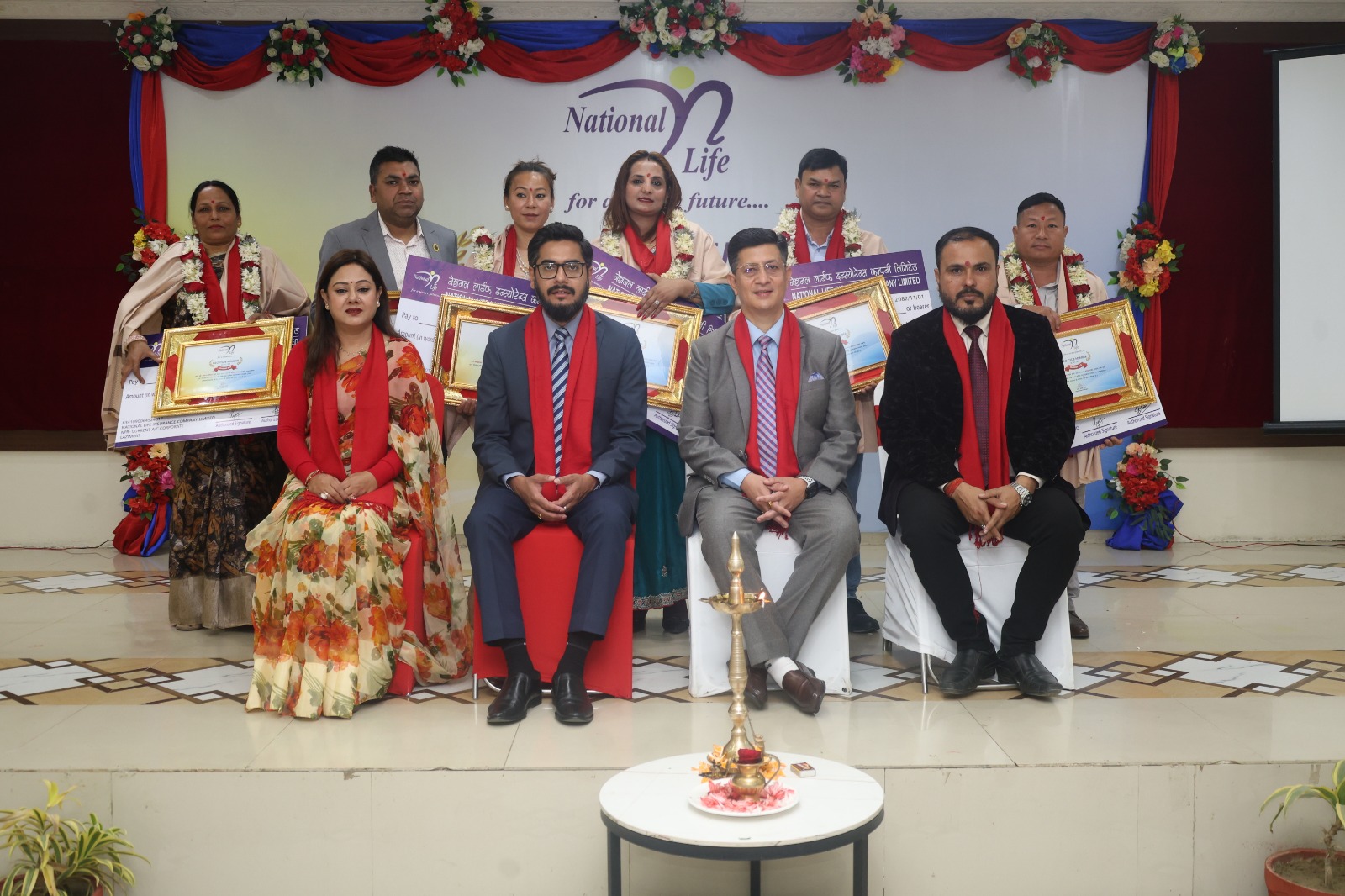 नेशनल लाईफद्धारा अभिकर्ताहरु सम्मानित