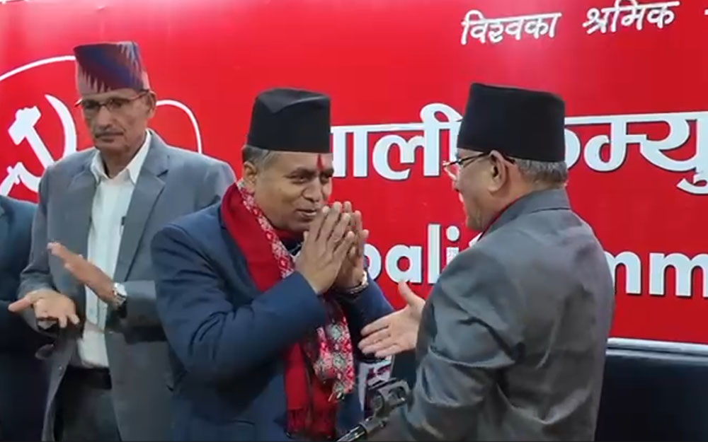 किर्तिपूरका पूर्व मेयर एमाले छोडेर नेकपामा प्रवेश