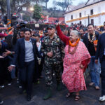 प्रधानमन्त्री कार्कीबाट पशुपतिनाथको दर्शन र पूजाआराधना