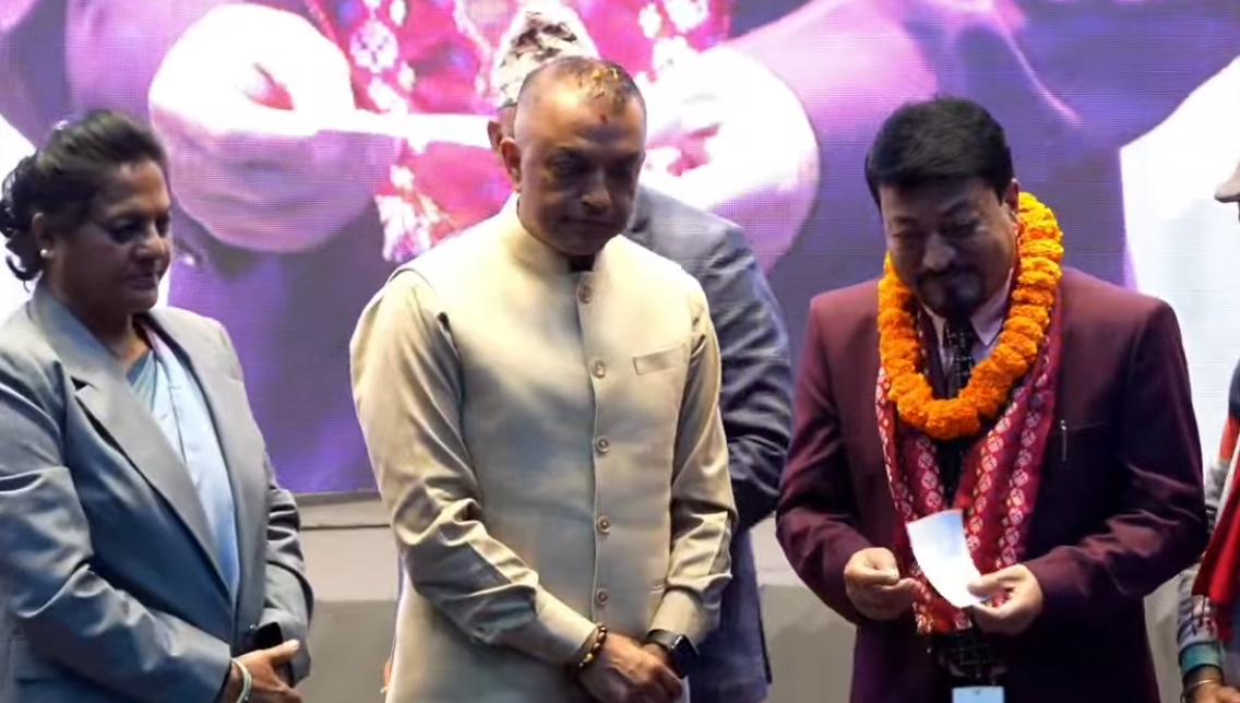 एमालेका रामवीर मानन्धर कांग्रेस प्रवेश