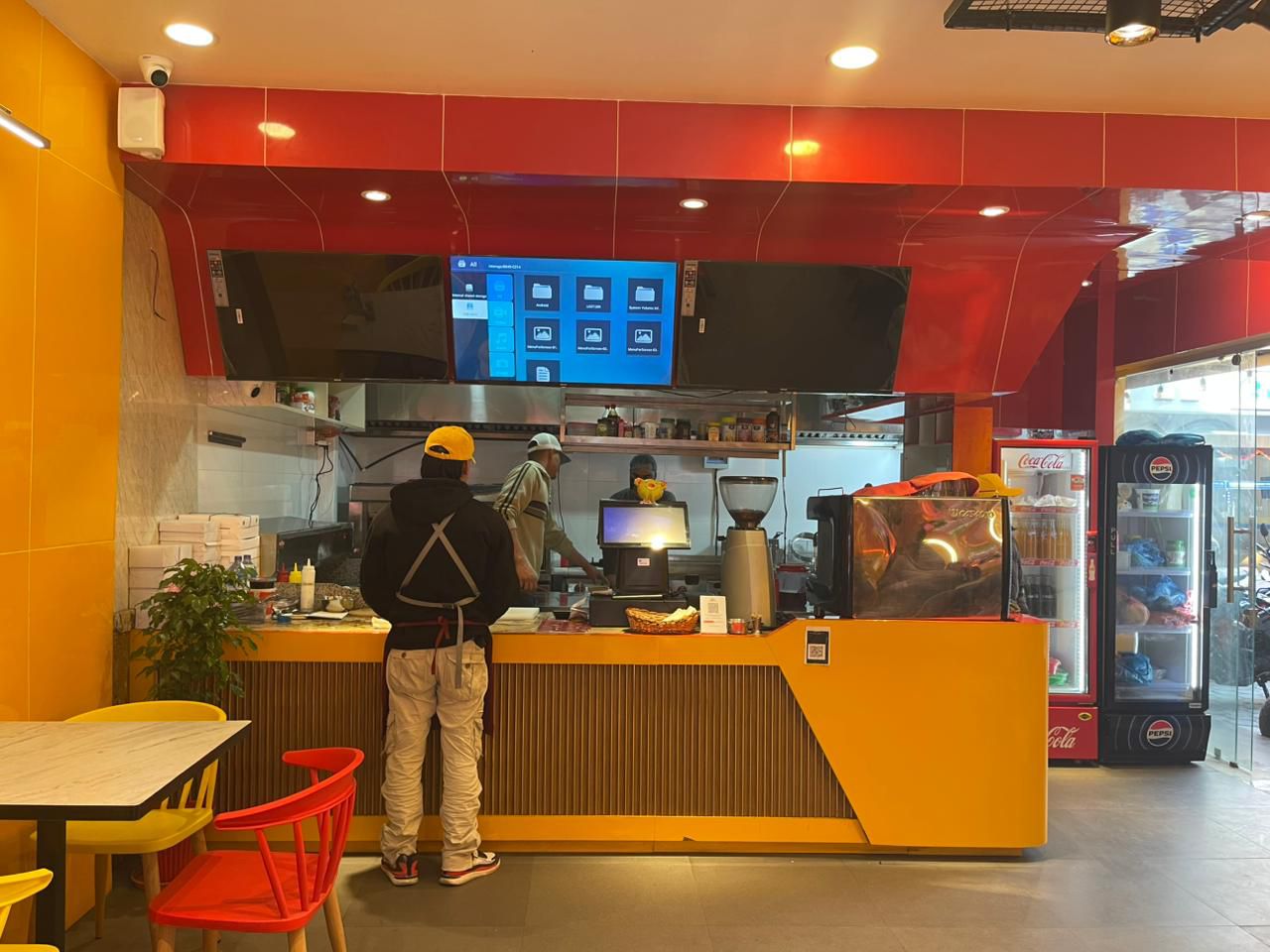 नेपाली स्वादको तुफानी पीजा बानेश्वरमा