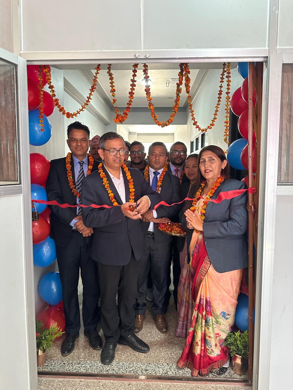 सन नेपाल लाइफको घोराही शाखा नयाँ स्थानमा स्थानान्तरण