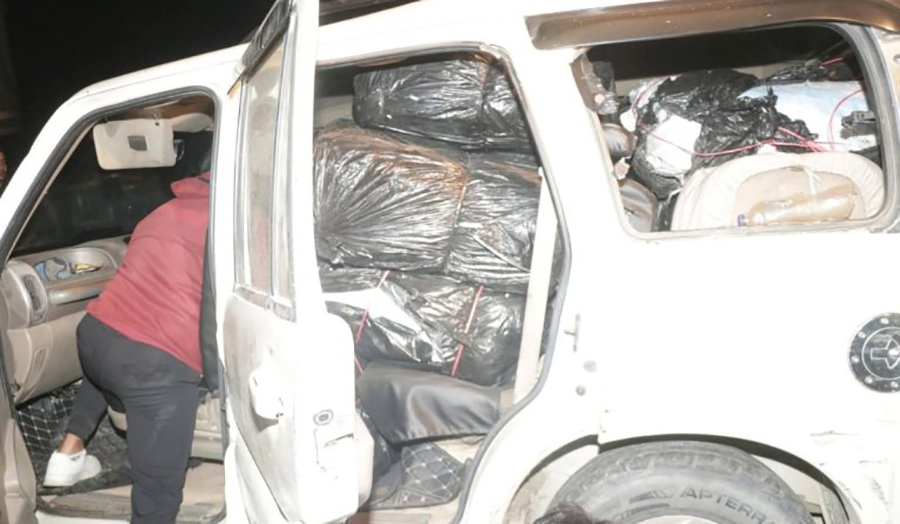 दुर्घटना भएको गाडीबाट ४२० किलो गाँजा बरामद