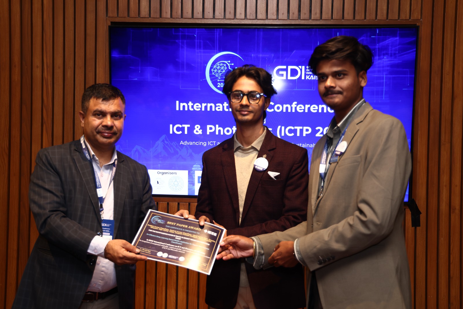 नेपाल इन्जिनियरिङ कलेजका अनुसन्धानकर्तालाई बेस्ट पेपर अवार्ड