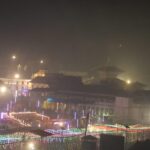 पशुपतिनाथमा बिहानैदेखि दर्शनार्थीको घुइँचो, मन्दिर परिसरमा बाबाहरूले जगाए धुनी