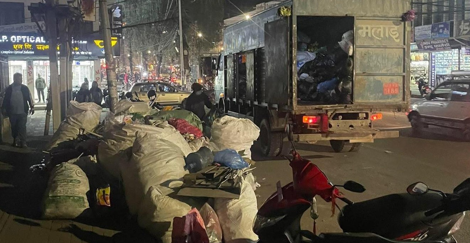 पर्यटकीय राजधानी पोखरामा दुई सातापछि फोहर उठाउन सुरु