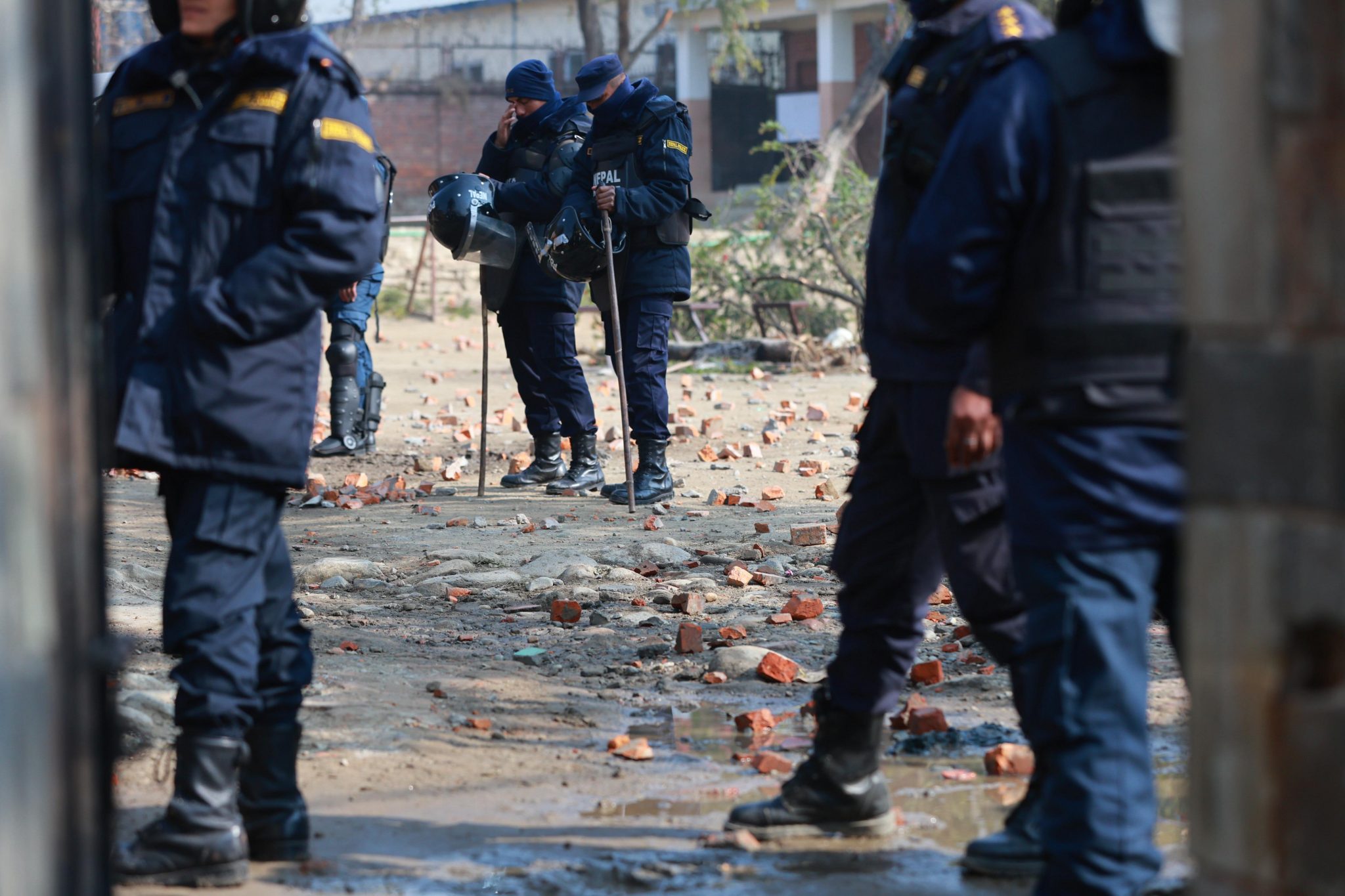 सुनसरीमा कांग्रेस–रास्वपा कार्यकर्ताबिच झडप, प्रहरीद्वारा लाठीचार्ज