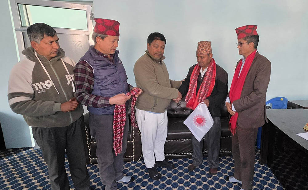 रास्वपा प्युठान नगर सदस्य गैरे एमालेमा प्रवेश