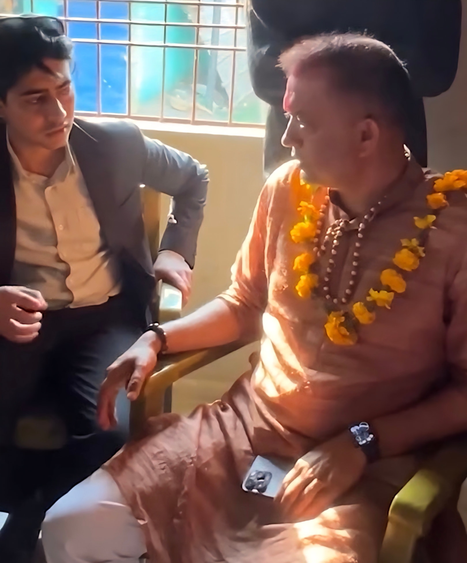 गगनलाई समर्थन गर्न सर्लाही पुगे जेनजी अगुवा मिराज ढुङ्गाना