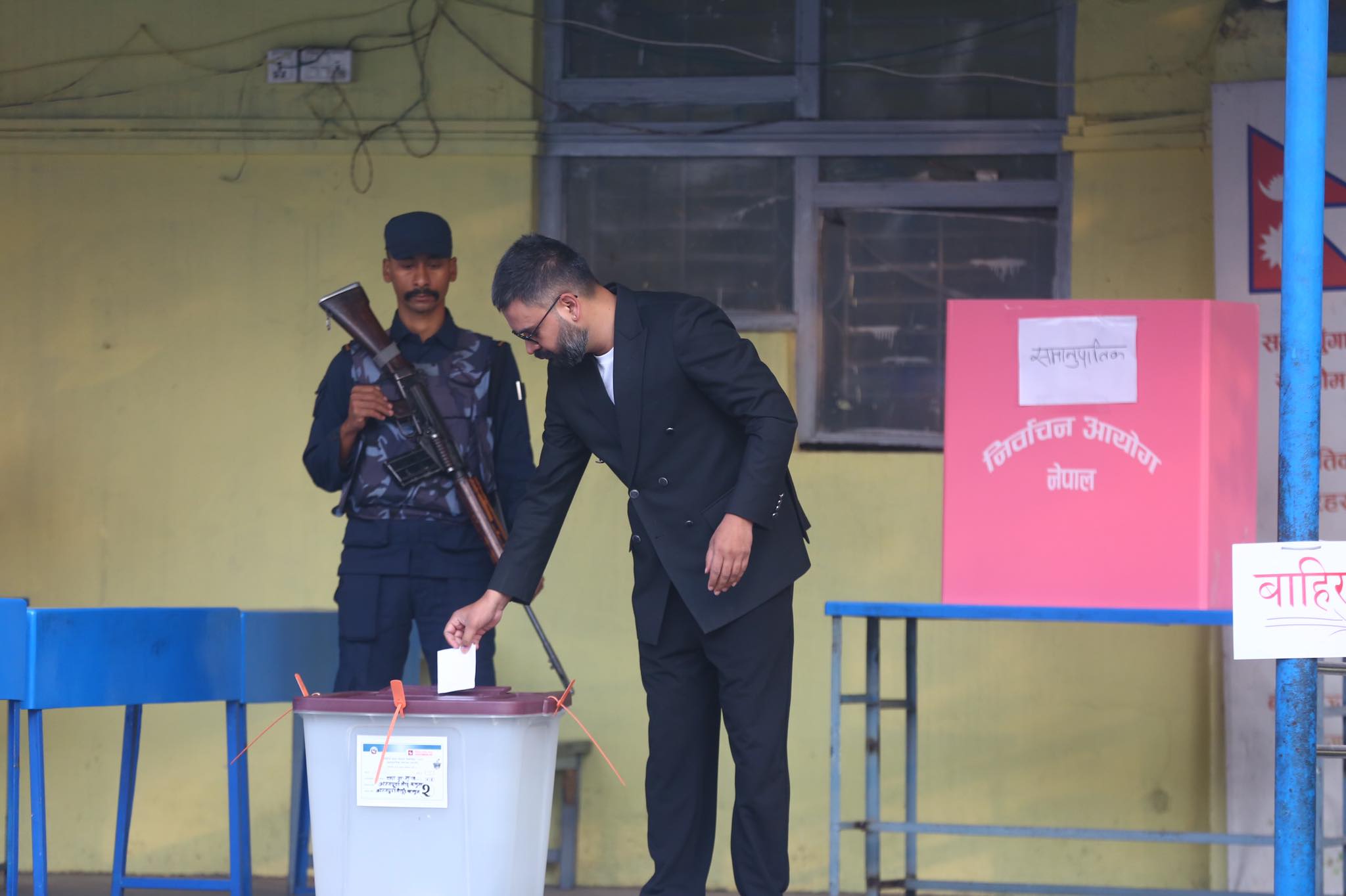 रास्वपाका वरिष्ठ नेता बालेनले गरे मतदान