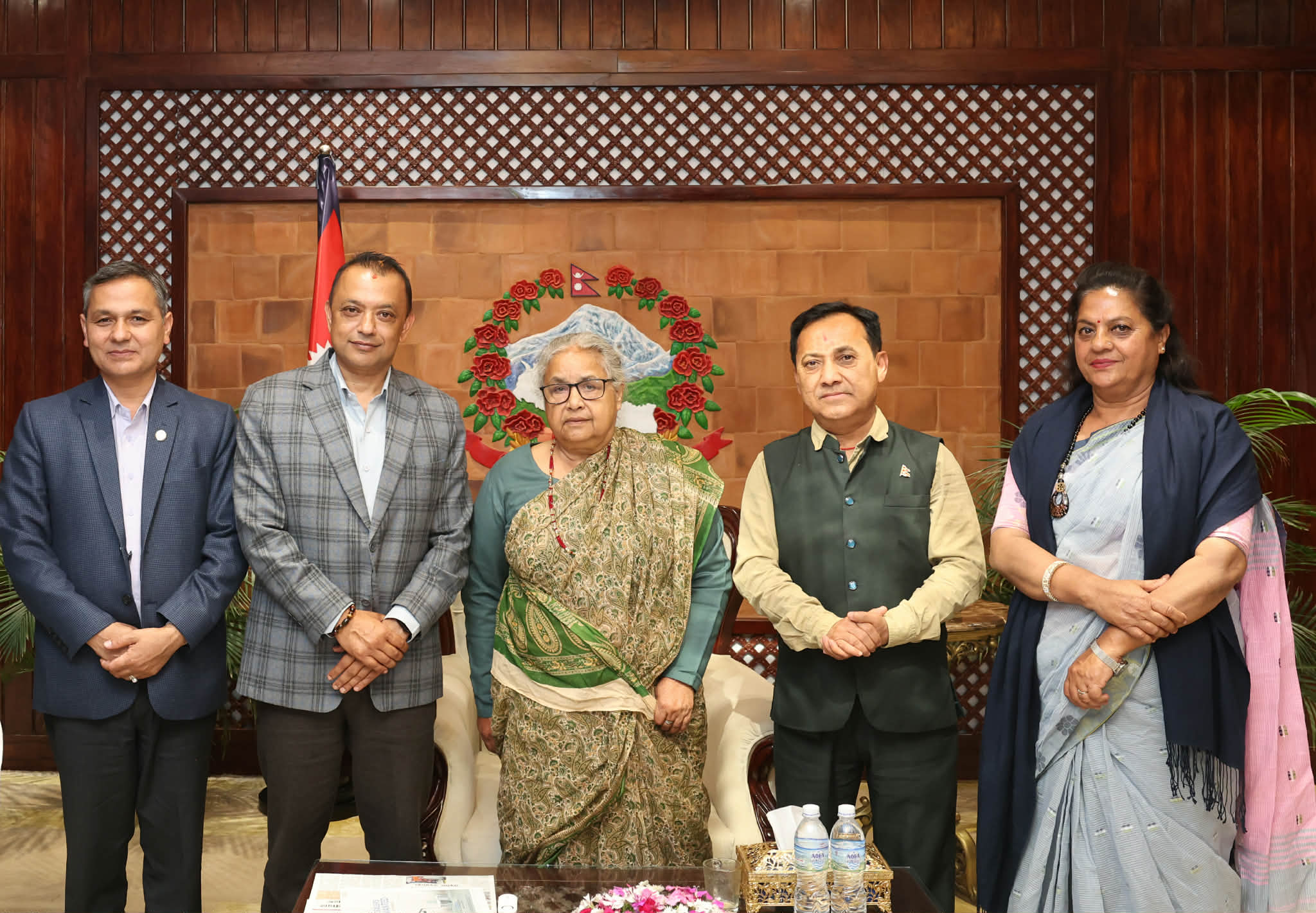 कांग्रेस सभापति थापासहितका नेताहरुको प्रधानमन्त्री कार्कीसँग भेटवार्ता