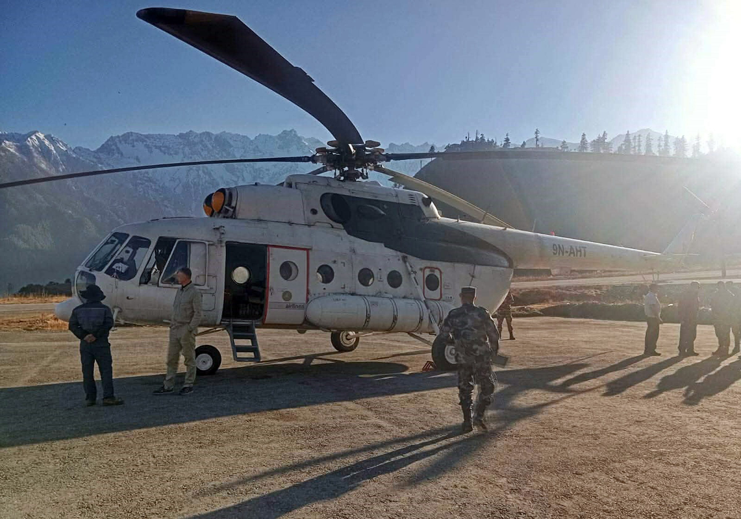 ८ जिल्लामा हेलिकप्टरमार्फत मतपेटिका ढुवानी, शुक्रबार १२ बजेसम्म सबै जिल्लाको मतपेटिका सङ्कलन हुने