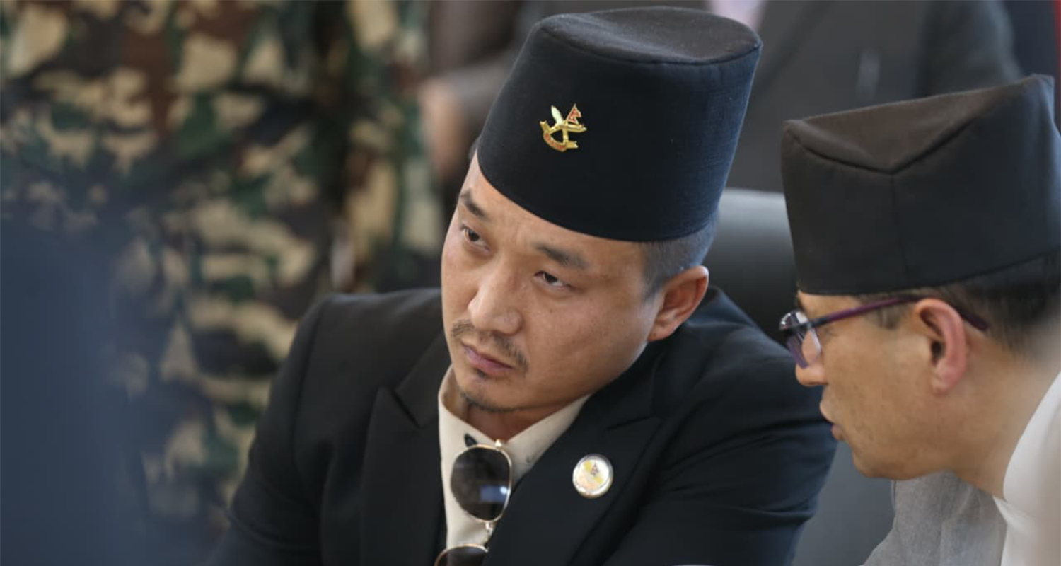 गृहमन्त्री गुरुङ प्रहरीका महानिरीक्षकहरूसँग छलफलमा