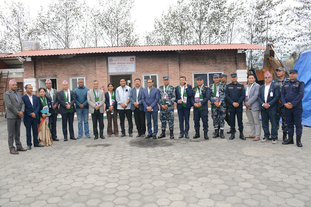 गृहमन्त्री अर्यालबाट काठमाडौं– ६ का मतदान स्थलको अनुगमन