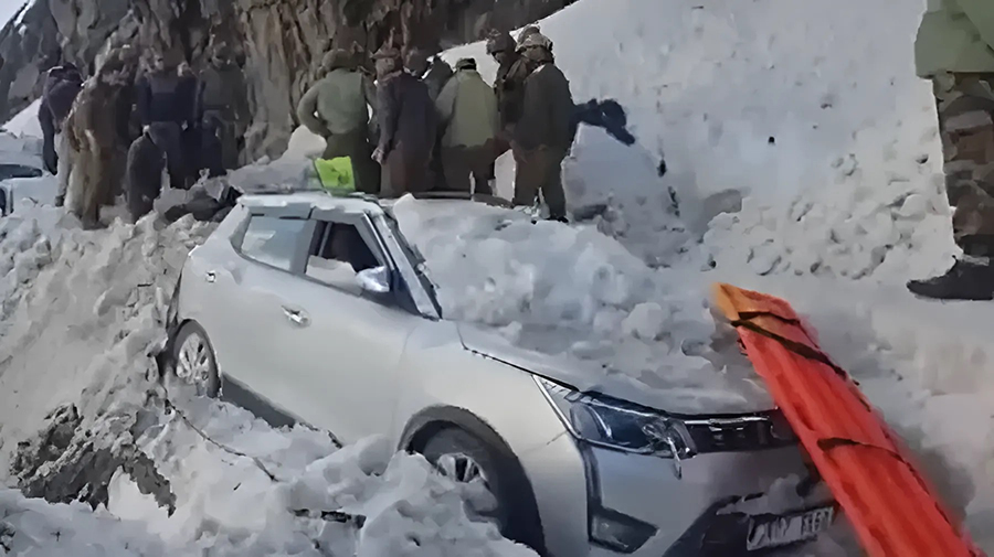 भारतको जम्मु–कश्मिरमा हिमपहिरोमा परी सात जनाको मृत्यु