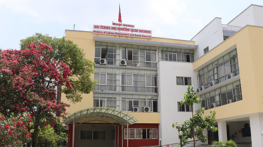 मध्यपूर्वका केही देशमा पुनः श्रम स्वीकृति खुला