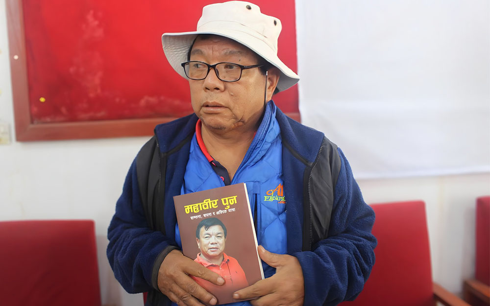 शपथ ग्रहण हुने छाँटकाँट देखिएन, किताब बेच्न हिडे : महावीर पुन